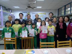 國光國小退休教師風華再現「學生增能學習計畫」捐款儀式 (2012/01/03)